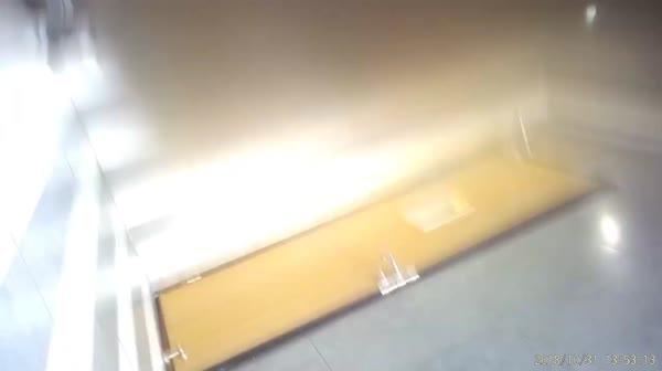 穿紧身裤镂空内校花妹被磨红的无毛馒头蜜穴完美凸显